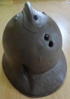 Adrianhelm Helm mit Schrapnellbeschuß 2 Adrianhelm Helm mit Schrapnellbeschuß 2